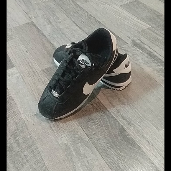 COPY - Nike size 4 kids - Picture 2 of 2